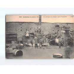 IVRY SUR SEINE : Inondations de Janvier 1910, La fabrique de vinaigre après l'explosion - état