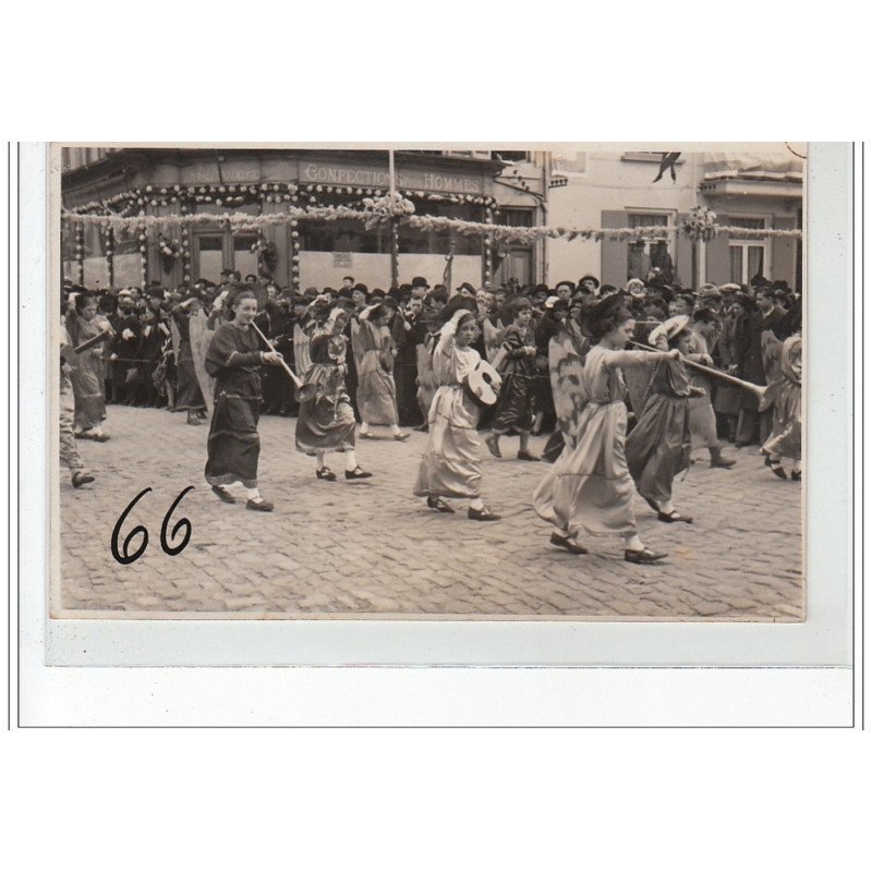 BOURBOURG - CARTE PHOTO - Procession vers 1930 - très bon état