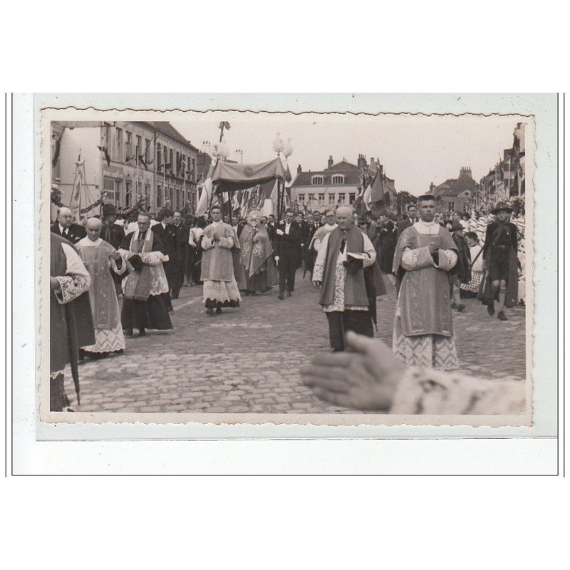 BOURBOURG - CARTE PHOTO - Procession vers 1930 - très bon état
