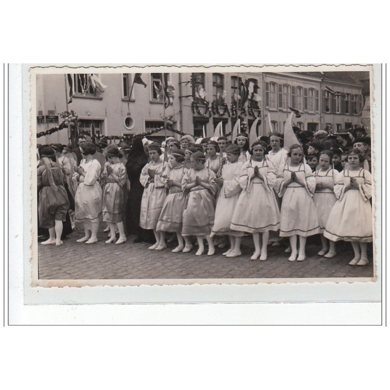 BOURBOURG - CARTE PHOTO - Procession vers 1930 - très bon état