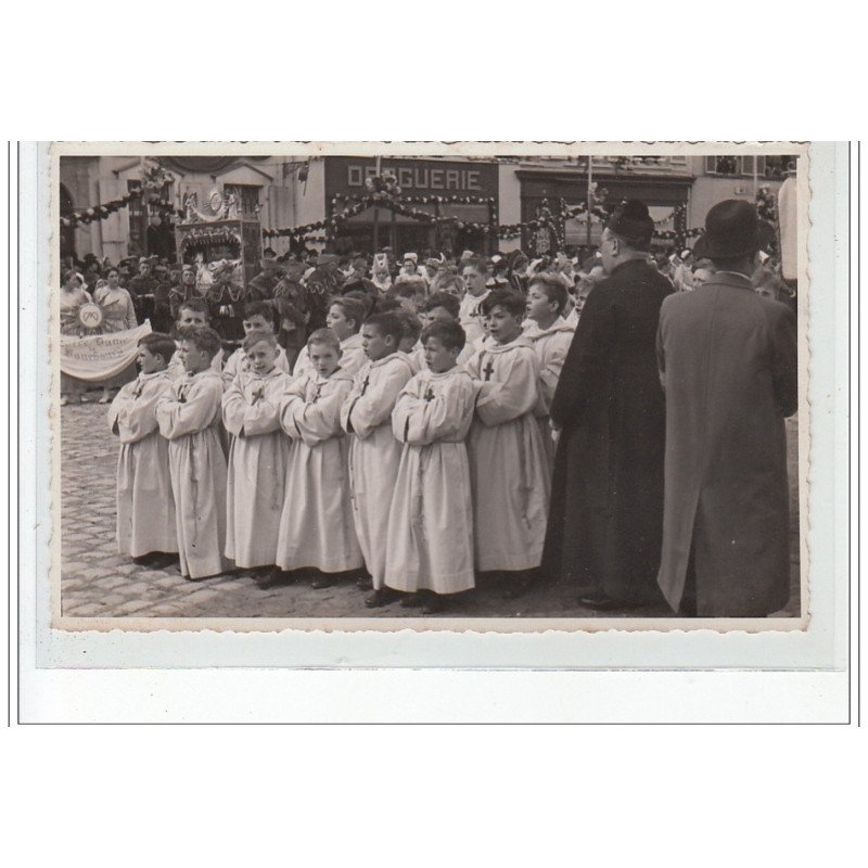 BOURBOURG - CARTE PHOTO - Procession vers 1930 - très bon état