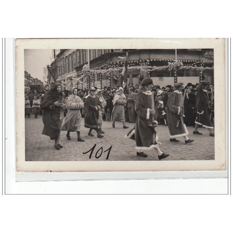 BOURBOURG - CARTE PHOTO - Procession vers 1930 - très bon état
