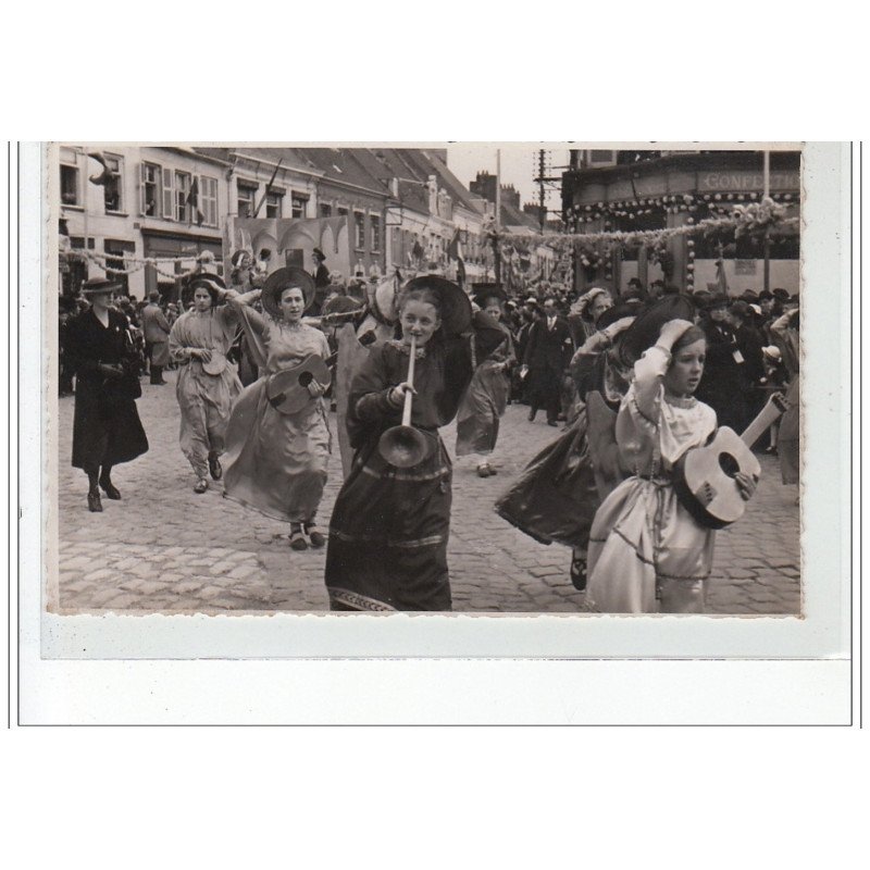 BOURBOURG - CARTE PHOTO - Procession vers 1930 - très bon état