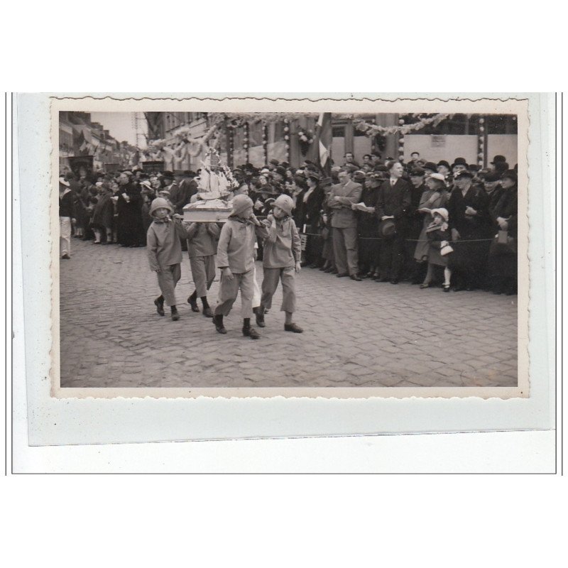 BOURBOURG - CARTE PHOTO - Procession vers 1930 - très bon état