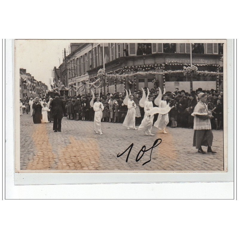 BOURBOURG - CARTE PHOTO - Procession vers 1930 - très bon état