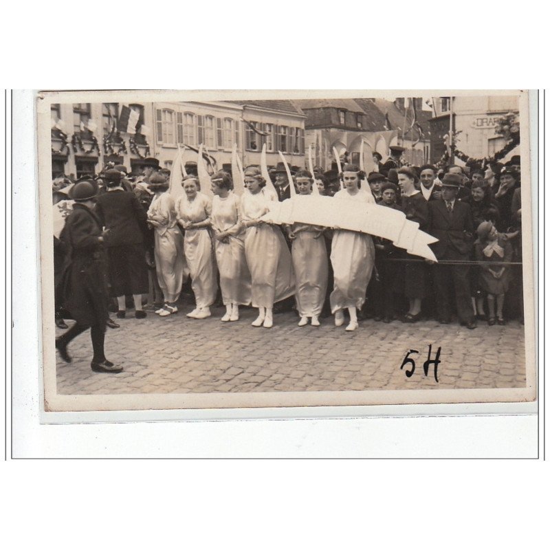 BOURBOURG - CARTE PHOTO - Procession vers 1930 - très bon état