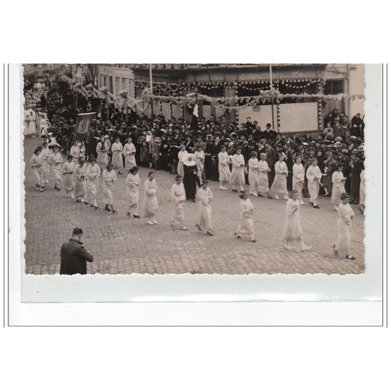 BOURBOURG - CARTE PHOTO - Procession vers 1930 - très bon état