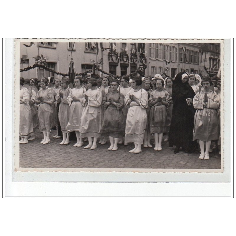 BOURBOURG - CARTE PHOTO - Procession vers 1930 - très bon état