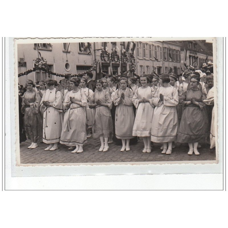 BOURBOURG - CARTE PHOTO - Procession vers 1930 - très bon état
