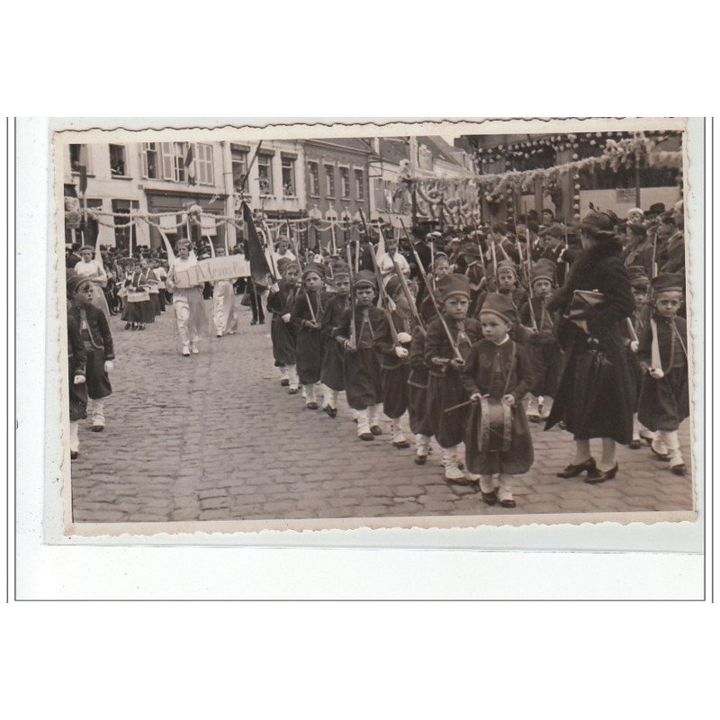 BOURBOURG - CARTE PHOTO - Procession vers 1930 - très bon état