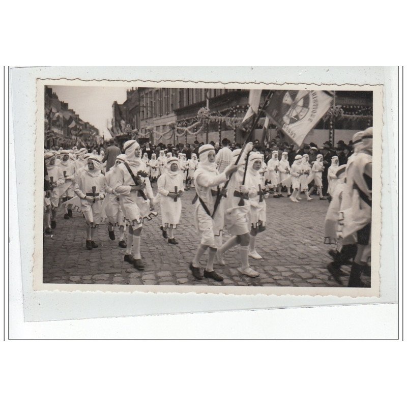 BOURBOURG - CARTE PHOTO - Procession vers 1930 - très bon état