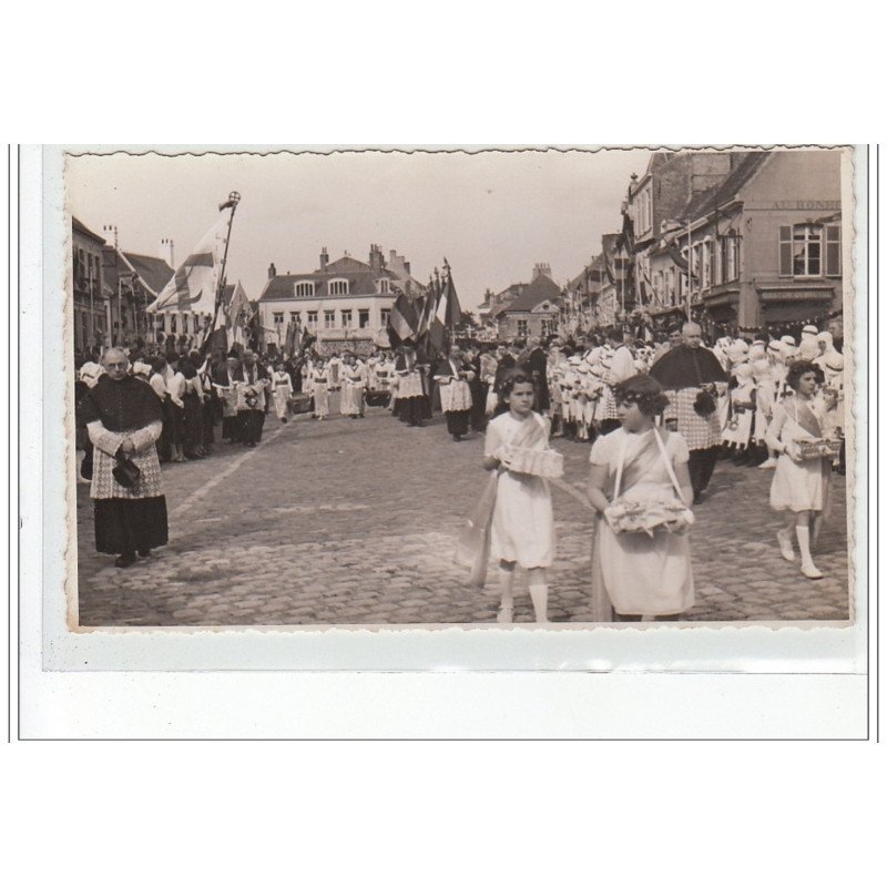 BOURBOURG - CARTE PHOTO - Procession vers 1930 - très bon état
