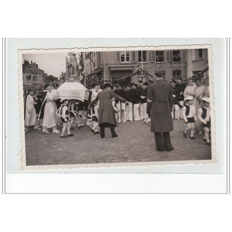 BOURBOURG - CARTE PHOTO - Procession vers 1930 - très bon état