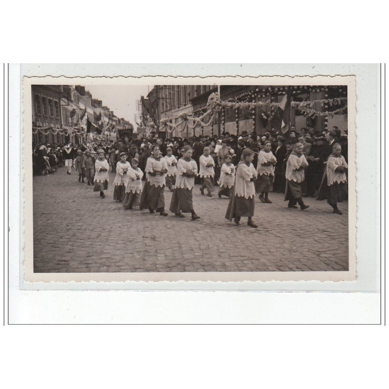 BOURBOURG - CARTE PHOTO - Procession vers 1930 - très bon état