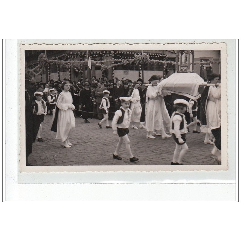 BOURBOURG - CARTE PHOTO - Procession vers 1930 - très bon état