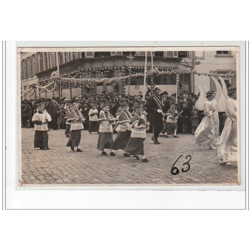 BOURBOURG - CARTE PHOTO - Procession vers 1930 - très bon état