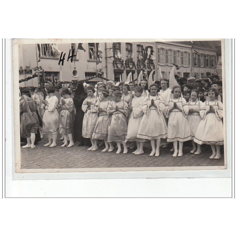 BOURBOURG - CARTE PHOTO - Procession vers 1930 - très bon état