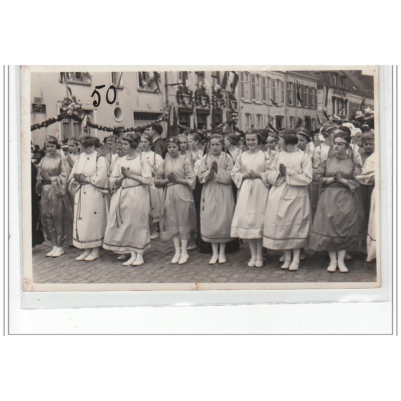 BOURBOURG - CARTE PHOTO - Procession vers 1930 - très bon état