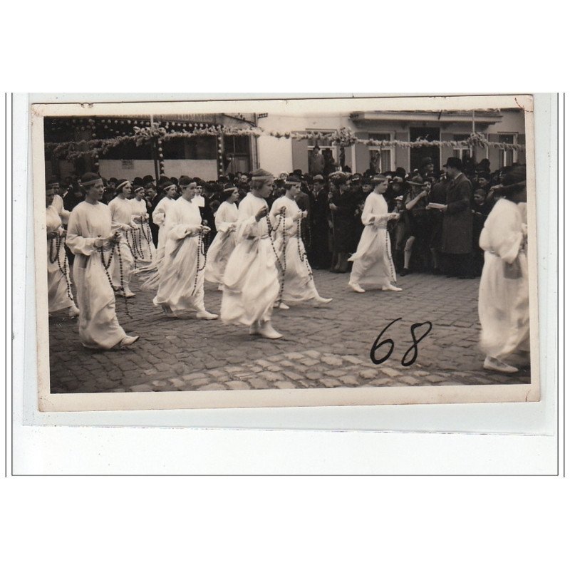 BOURBOURG - CARTE PHOTO - Procession vers 1930 - très bon état