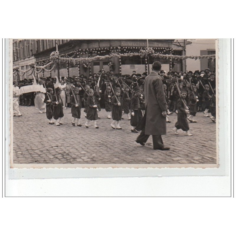 BOURBOURG - CARTE PHOTO - Procession vers 1930 - très bon état