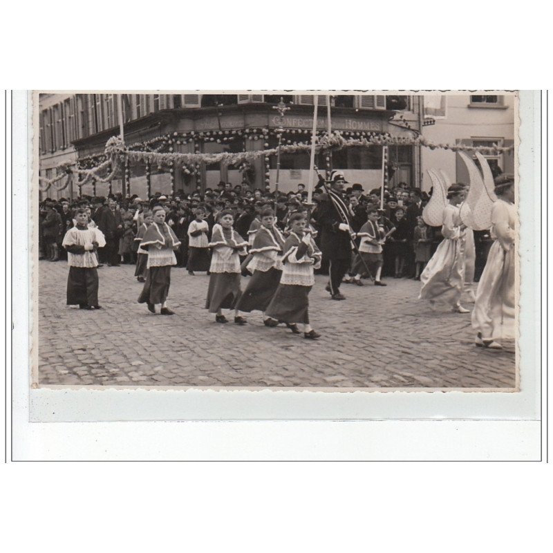 BOURBOURG - CARTE PHOTO - Procession vers 1930 - très bon état
