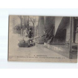 ARGENTEUIL : Inondations de Janvier 1910, Courageuse porteuse de pain - très bon état