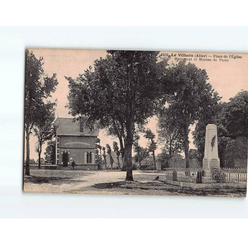 LE VILHAIN : Place de l'Eglise, Monument et Bureau de poste - très bon état LE VILHAIN : Place de l'Eglise, Monument et Bureau de poste - très bon état