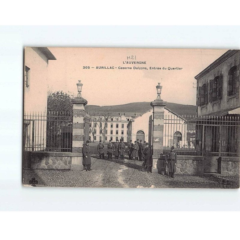 AURILLAC : Caserne Delzons, entrée du quartier - état AURILLAC : Caserne Delzons, entrée du quartier - état