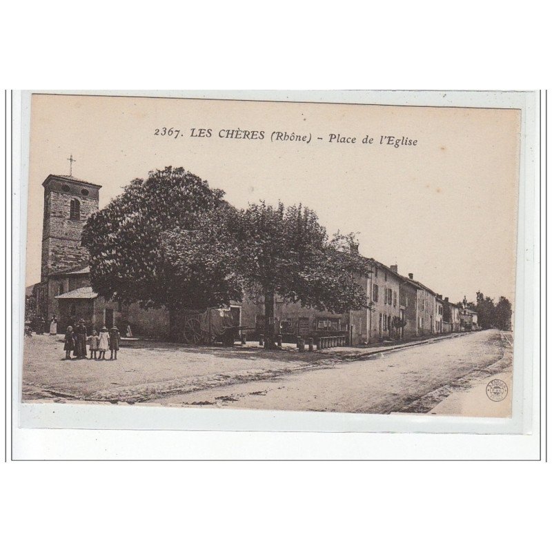 LES CHERES - Place de l'Eglise - très bon état