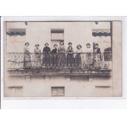 CHATILLON-sur-INDRE: personnages - très bon état