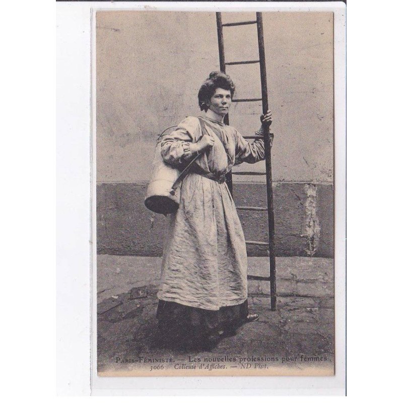 PARIS: les nouvelles professions pour femmes, colleuse d'affiches - très bon état