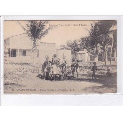 CÔTE D'IVOIRE: GRAND-BASSAM: femmes kroo à la fontaine - très bon état