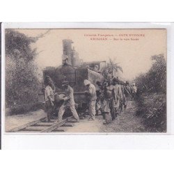 CÔTE D'IVOIRE: ABIDJEAN: sur la voie ferrée, train - très bon état