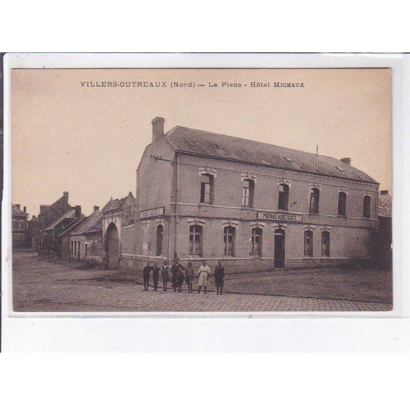 VILLERS-OUTREAUX: la place, hôtel michaux - très bon état