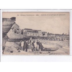 SENEGAL: GOREE: arrivée d'une pirogue de pêcheurs - très bon état