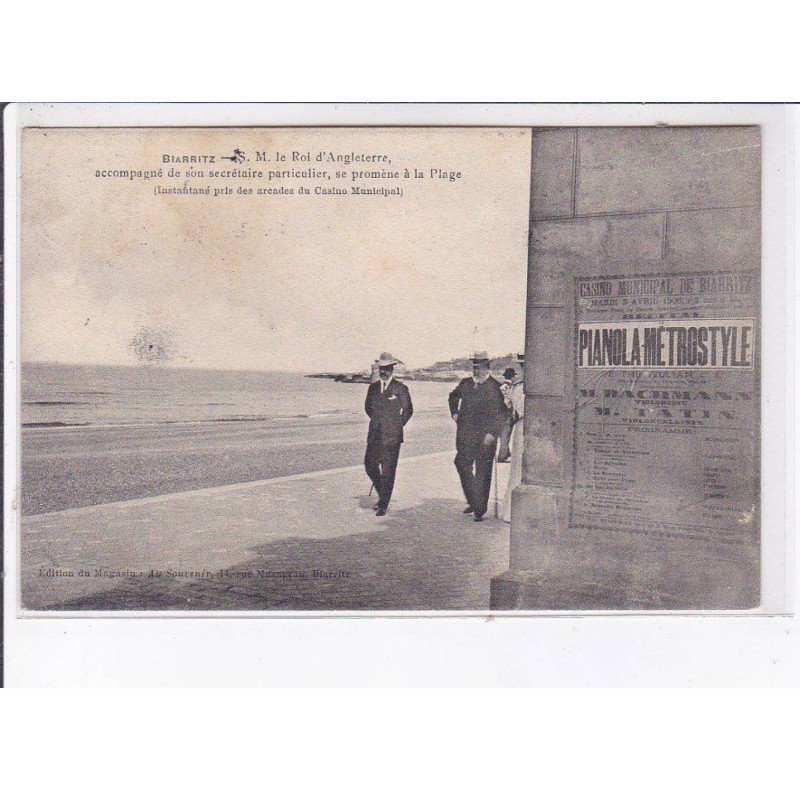 BIARRITZ: le roi d'angleterre Edouard VII accompagné de son secrétaire particulier à la plage - état BIARRITZ: le roi d'angleterre Edouard VII accompagné de son secrétaire particulier à la plage - état