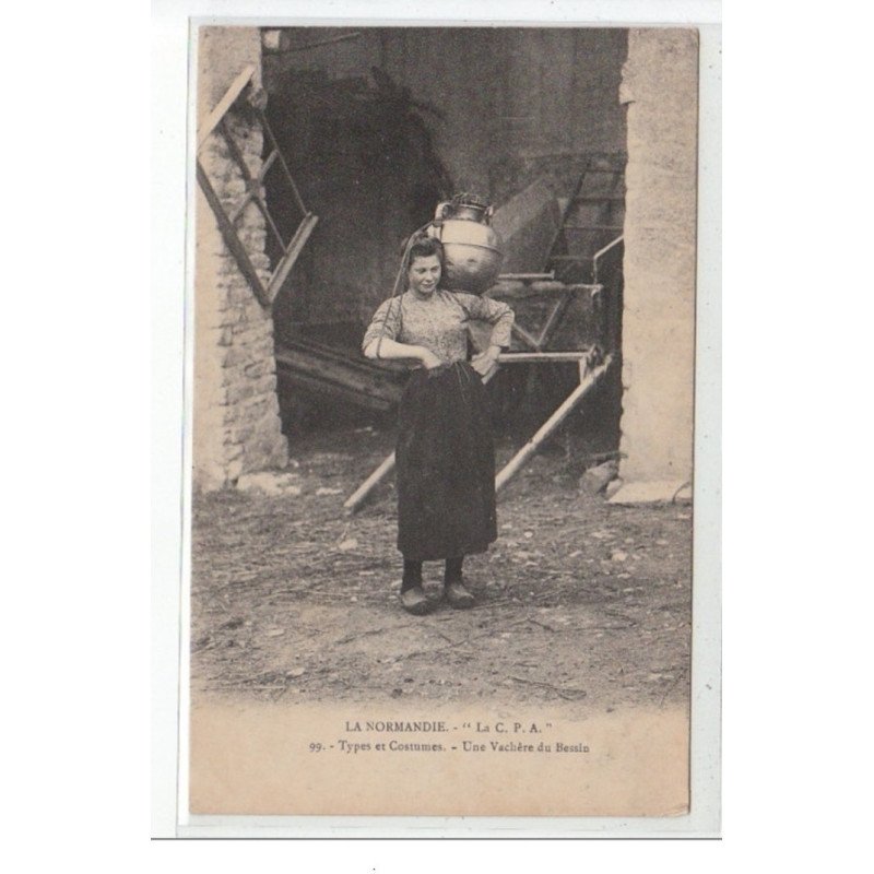 LA NORMANDIE - Types et Costumes - une Vachère du Bessin - très bon état