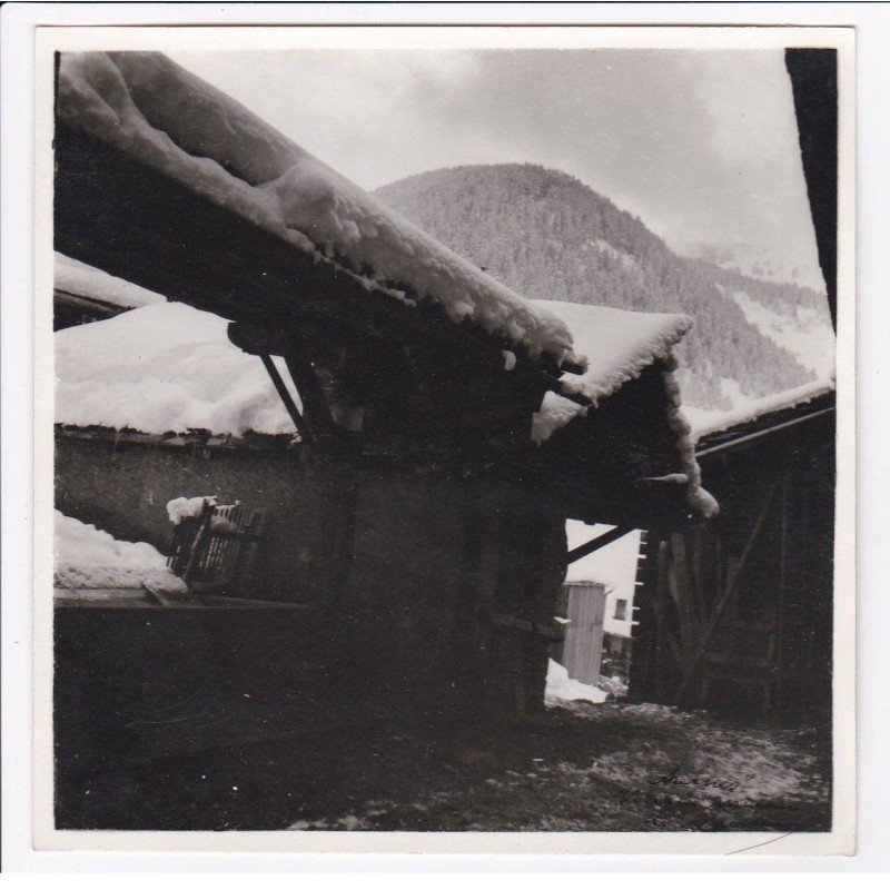 Photo 1936 de Lucien Gauthier : le vieilles maisons (contresignée - autographe) (ARECHES) - format 17x17 cm papier épais