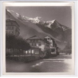 Photo 1936 de Lucien Gauthier : le restaurant Les Gourmets (Chamonix) (Hotel pension) - format 17x17 cm papier épais