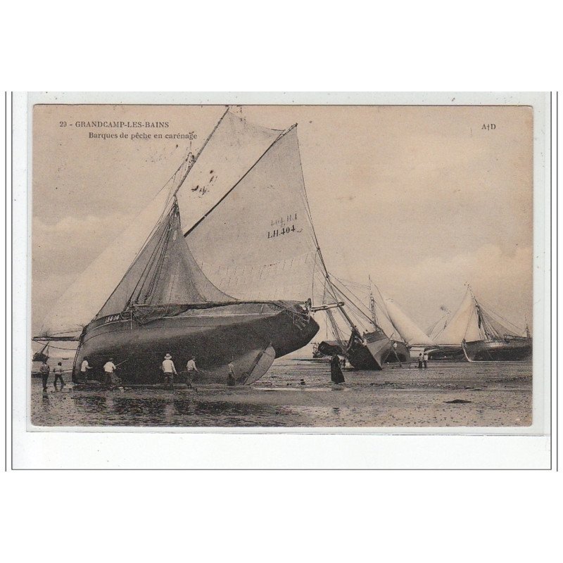 GRANDCAMP LES BAINS - Barques de pêche en carénage - très bon état