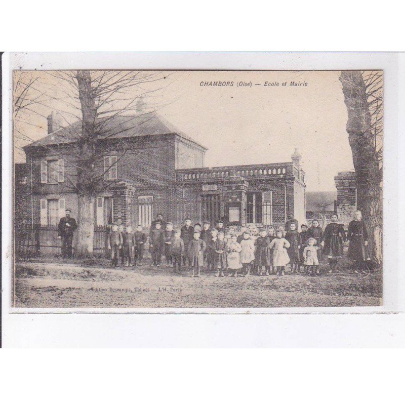 CHAMBORDS: école et mairie - très bon état