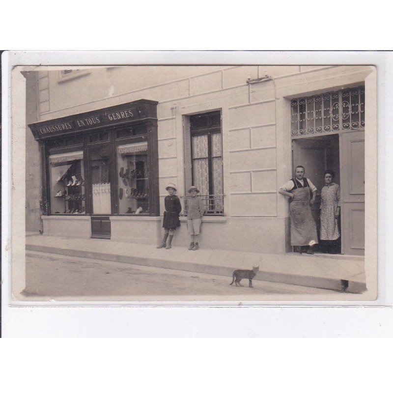 MONTALIEU: deschamps, magasin de chaussures - très bon état