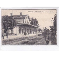 SAINT-LOUP-sur-SEMOUSE: la gare, arrivée d'un train - très bon état