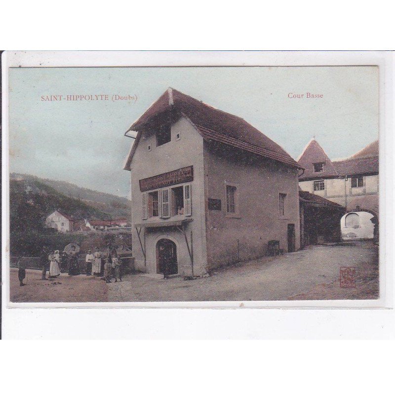 SAINT-HIPPOLYTE: cour basse, café restaurant - très bon état