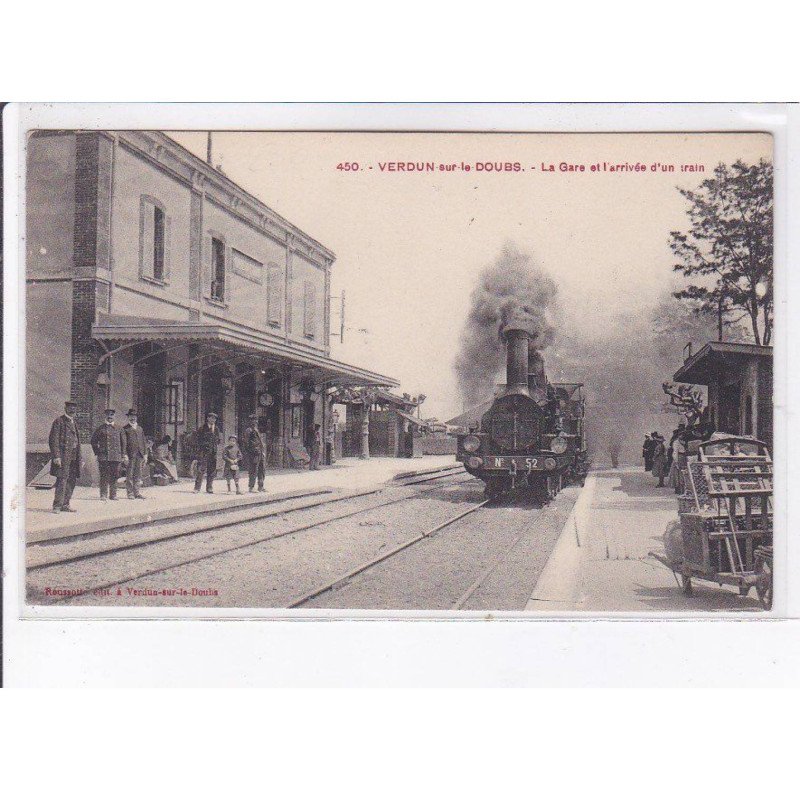 VERDUN-sur-le-DOUBS: la gare et l'arrivée d'un train - très bon état