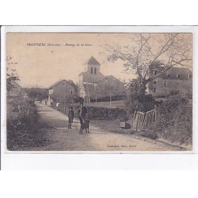 SEGONZAC: avenue de la gare - très bon état SEGONZAC: avenue de la gare - très bon état