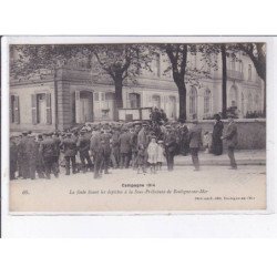 BOULOGNE-sur-MER: la foule lisant les dépêches à la sous-préfecture, campagne 1914 - très bon état