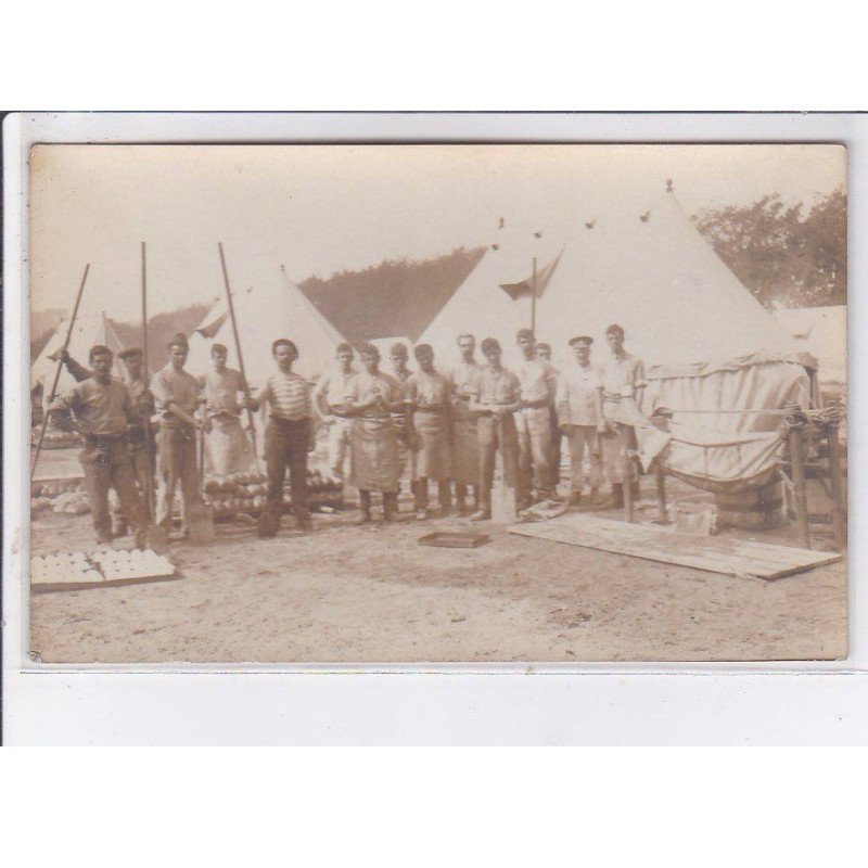 BOULOGNE-sur-MER: équipe d'une boulangerie militaire anglaise à la base de ravitaillement, militaire - très bon état