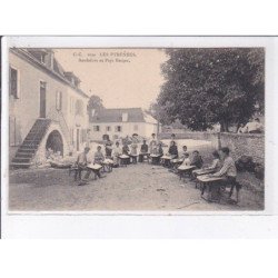 PYRENEES-ATLANTIQUE: sandaliers au pays basque - très bon état