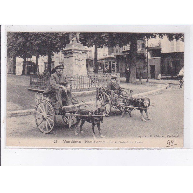 VENDOME: place d'armes, en attendant les taxis - très bon état VENDOME: place d'armes, en attendant les taxis - très bon état